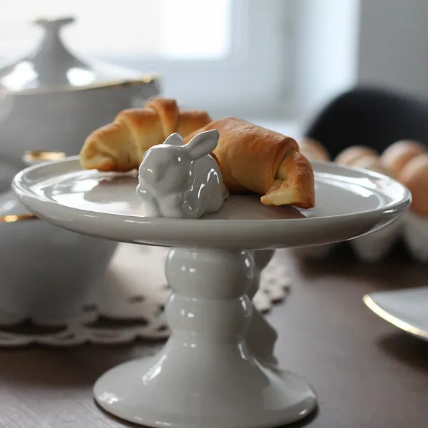 ALTOM DESIGN patera ozdobna na ciasto na nóżce ceramiczna 20x20x15cm dek. zajączki