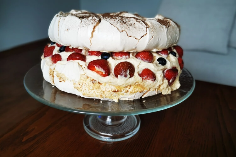 tort bezowy